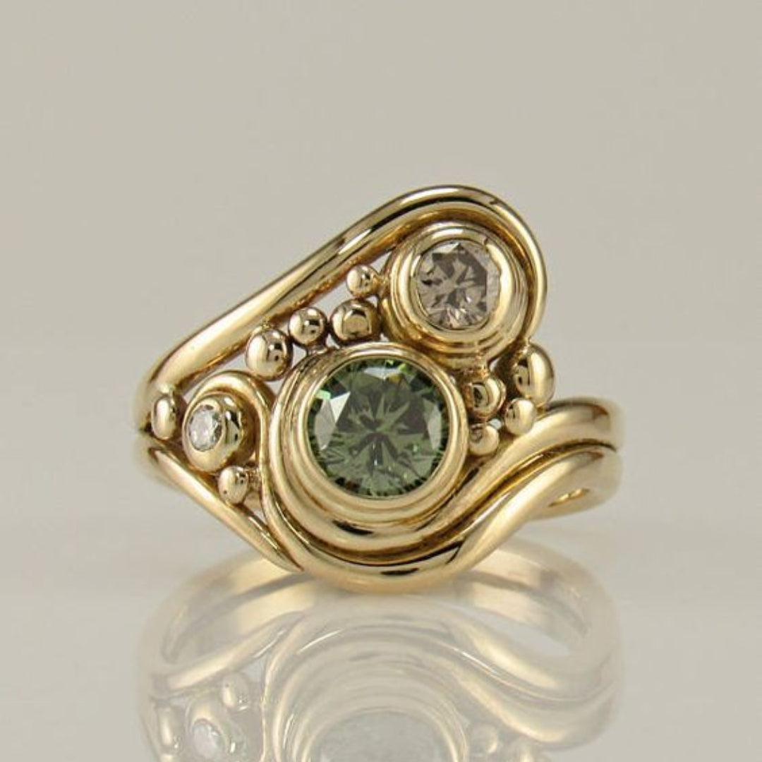 Vintage ring in golden green zirconia